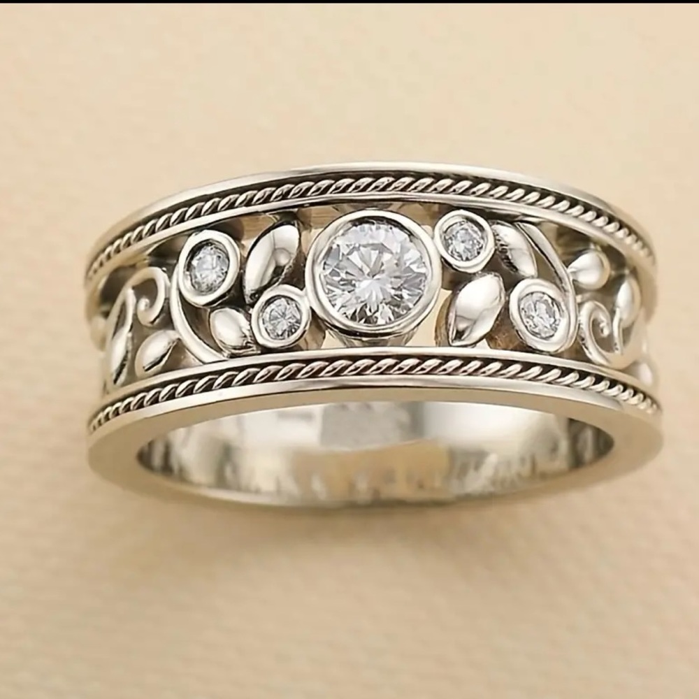 š Sterling silver plated cubic zirconia ring - Picture 2 of 4